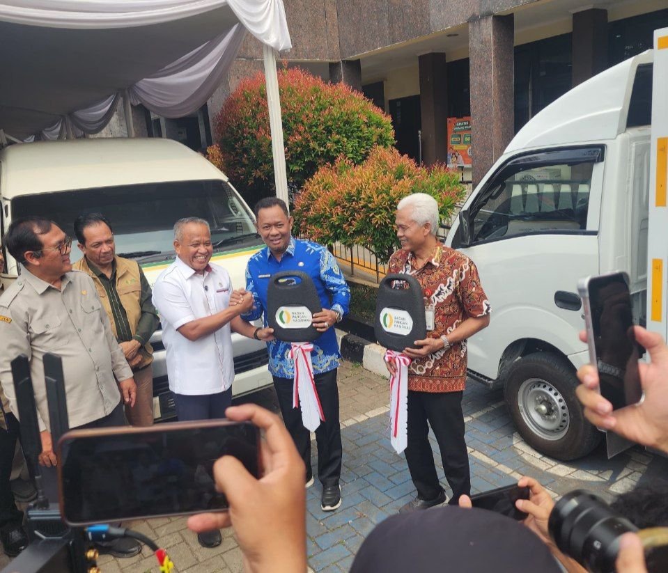 Kepedulian Terhadap Ketahanan Pangan, Bapanas RI Serahkan Mobil Laboratorium ke Bone, Mengawasi Hingga Desa