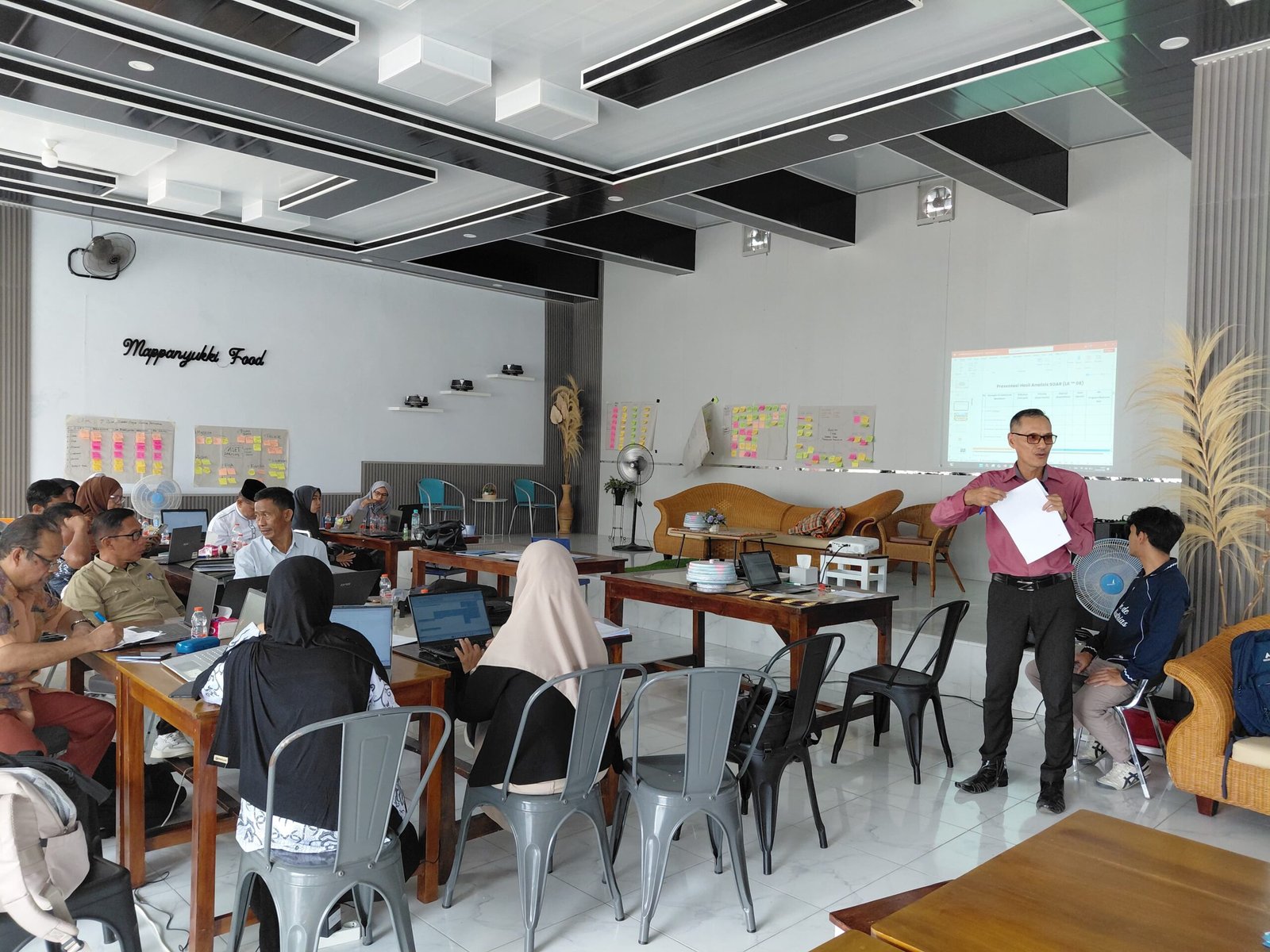 Diskusi Komunitas Kep.Sek SMP, dimanfaatkan Si Macca Sosialisasi Platform Pendidikan Digitalisasi Terintegrasi